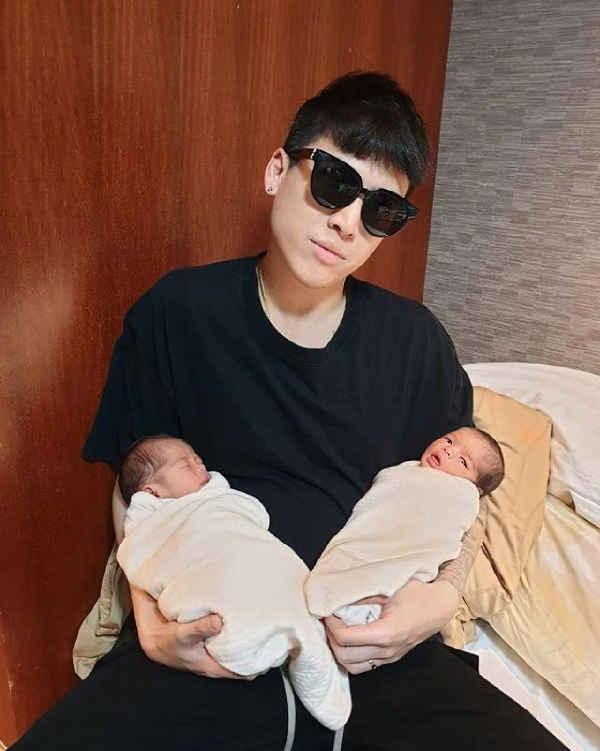 มาร์กี้ แอบถ่ายสามี ป๊อก หลับไปพร้อมกับ น้องมีก้า พ่อลูกน่าเอ็นดูสุดๆ