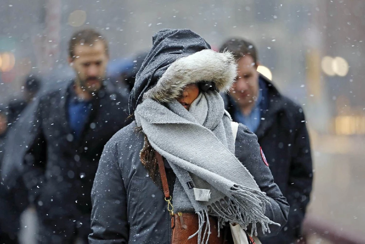 พายุฤดูหนาวถล่มชิคาโกต้องยกเลิกกว่า 580 เที่ยวบิน