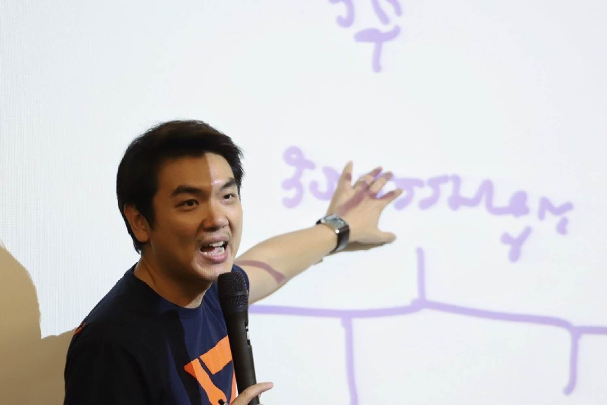 อนาคตใหม่ขึงขังเตรียมเสนอกฎหมายเปลี่ยนประเทศ อนาคตใหม่ขึงขังเตรียมเสนอกฎหมายเปลี่ยนประเทศ