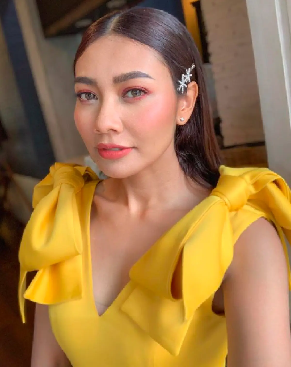 สดใสน่ารัก "แก้ม วิชญาณี” อวดชุดว่ายน้ำสีชมพู พาแม่เที่ยวทะเลภูเก็ต