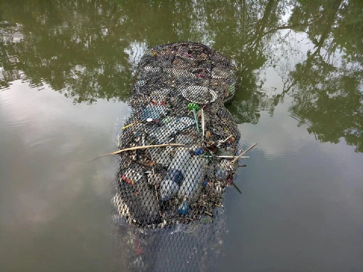 ชื่นชม! จนท.ระยองทำ "ตาข่ายดักขยะ" แก้ปัญหาขยะลงทะเลสำเร็จ