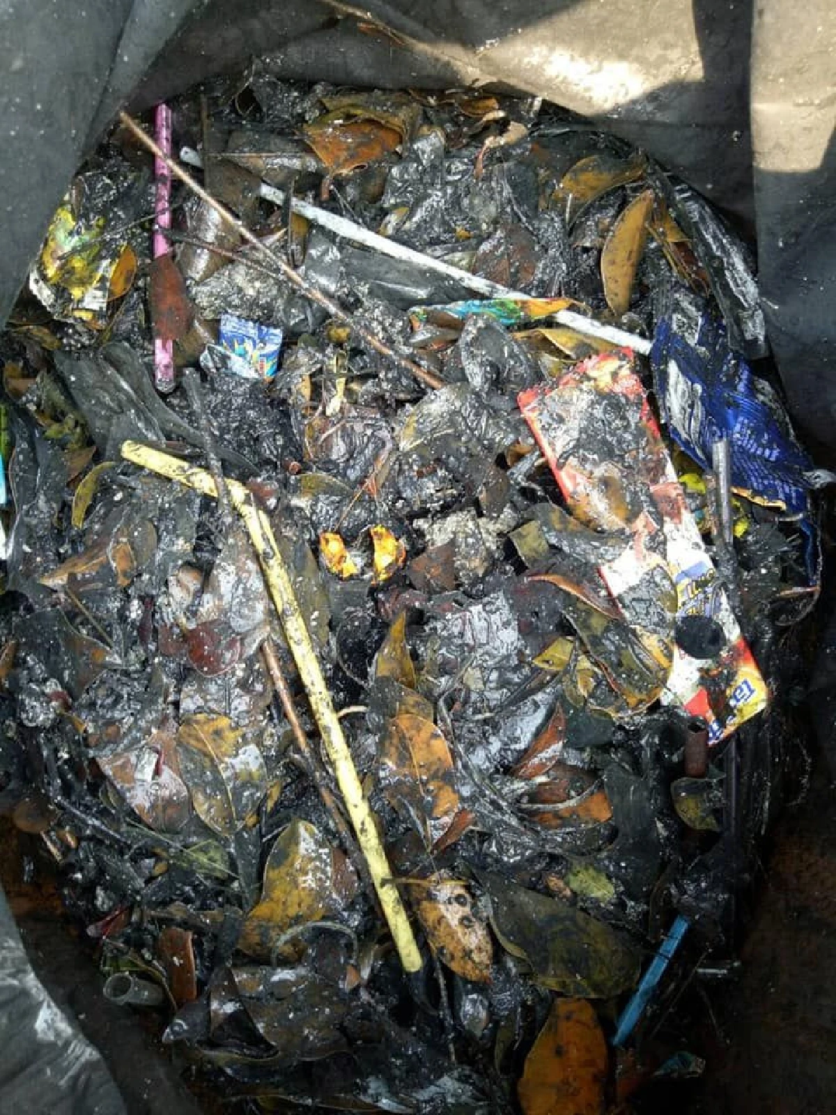 ชื่นชม! จนท.ระยองทำ "ตาข่ายดักขยะ" แก้ปัญหาขยะลงทะเลสำเร็จ