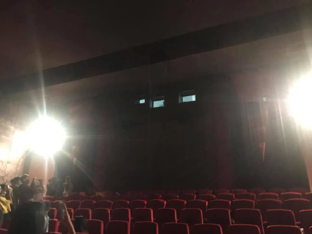 สมจริงเกิน! แห่แชร์คลิป "อเวนเจอร์ส" โรงหนังบ้านโป่งฉากบู๊ระเบิดมีน้ำตกอย่างกับเอฟเฟค