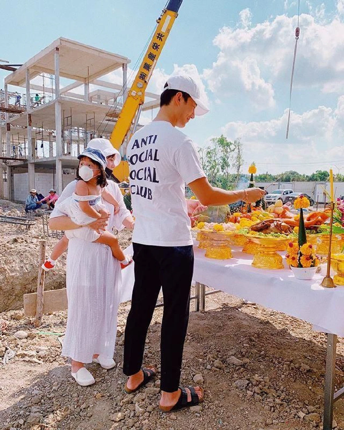 “บี้-กุ๊บกิ๊บ" ลงเสาเอกสร้างบ้านหลังใหม่สุดอลังการ พร้อมโชว์เลขเด็ดขันน้ำมนต์