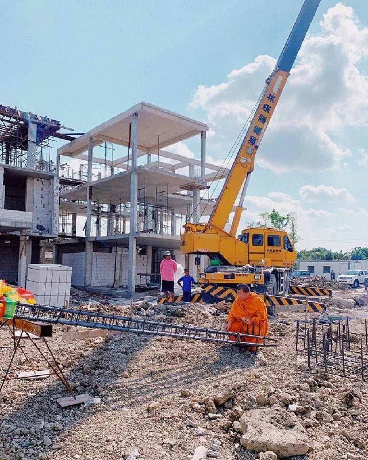 “บี้-กุ๊บกิ๊บ" ลงเสาเอกสร้างบ้านหลังใหม่สุดอลังการ พร้อมโชว์เลขเด็ดขันน้ำมนต์