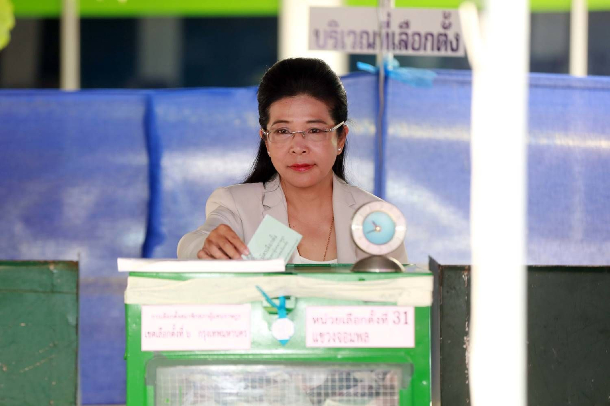 "สุดารัตน์"เตือนอย่าทำให้การเลือกตั้งเป็นแค่พิธีกรรมชุบตัวให้เผด็จการ "สุดารัตน์"เตือนอย่าทำให้การเลือกตั้งเป็นแค่พิธีกรรมชุบตัวให้เผด็จการ