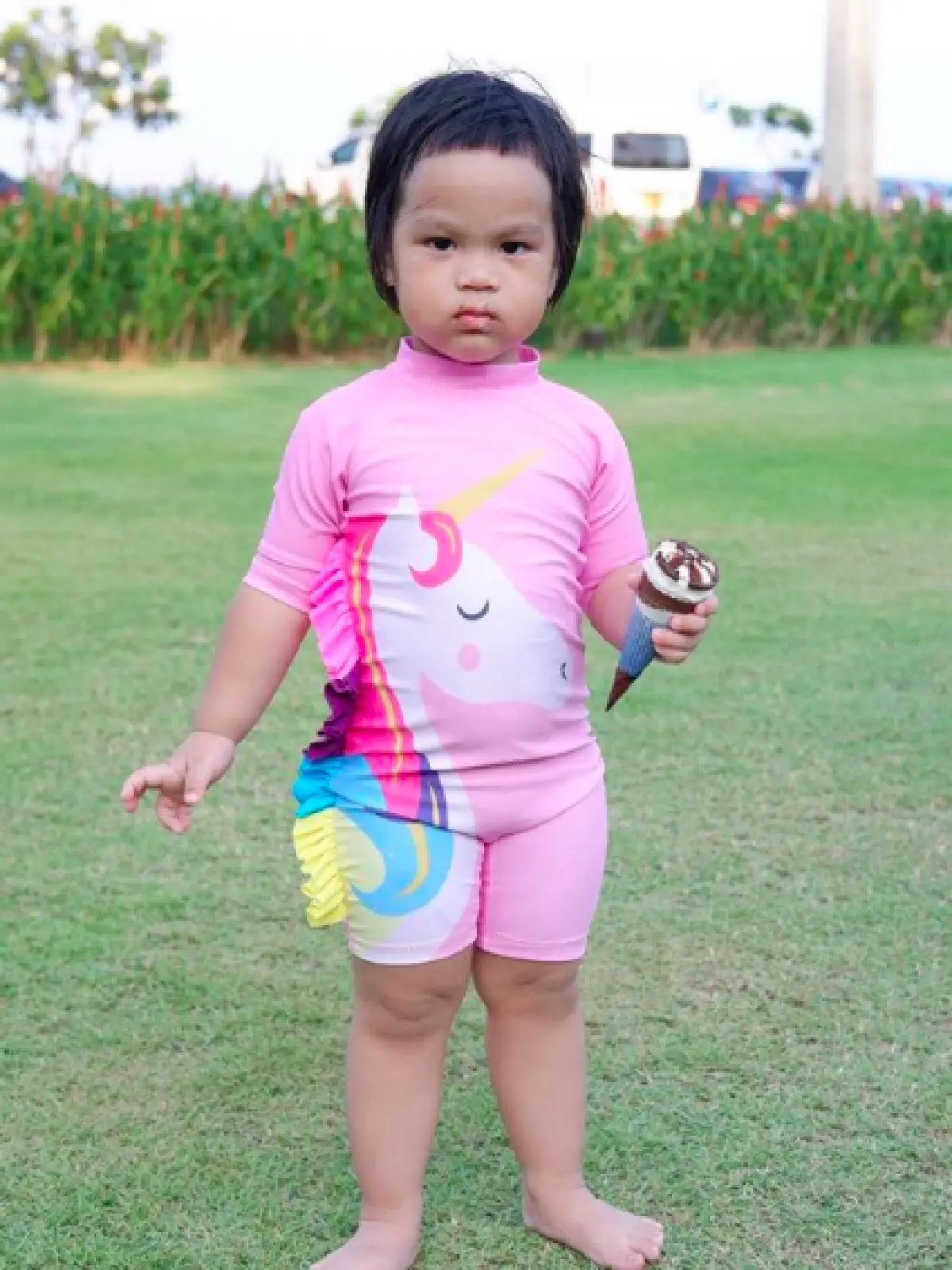 “น้องออเกรซ” เรียกเสียงฮาอีกแล้ว! หลังใส่ชุดปริ้นเซส แม้แต่ “แม่จูน” ยังบอกให้รีบถอด