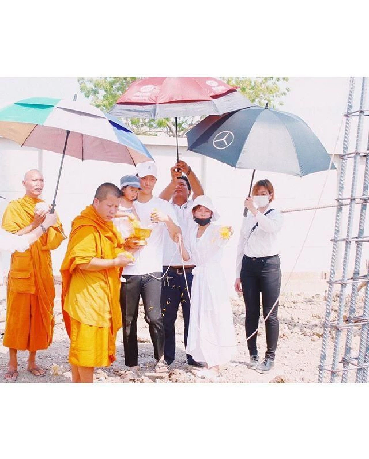 “บี้-กุ๊บกิ๊บ" ลงเสาเอกสร้างบ้านหลังใหม่สุดอลังการ พร้อมโชว์เลขเด็ดขันน้ำมนต์