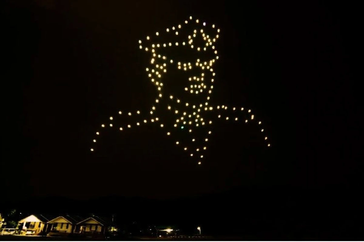 อลังการ! ชวนชมโดรนแปรอักษรเฉลิมพระเกียรติที่สนามหลวง วันที่ 5 และ6 พ.ค.นี้