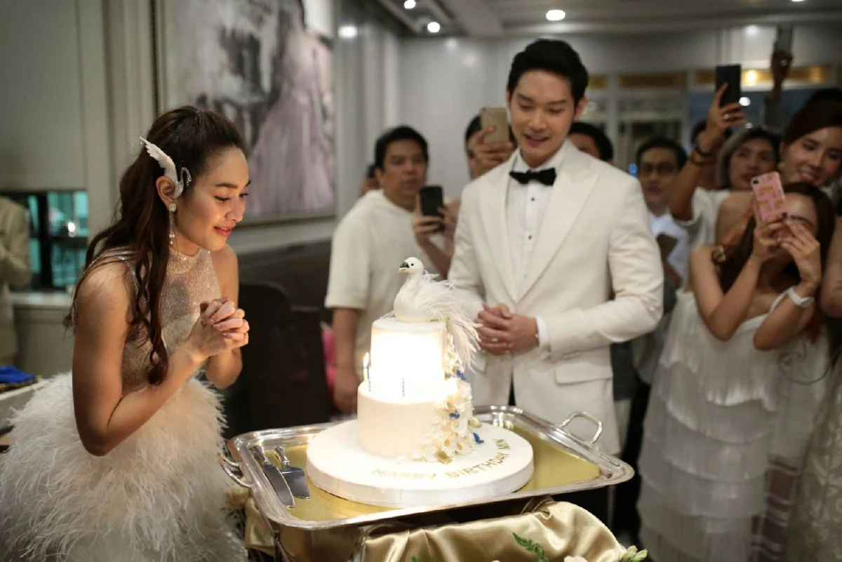 ออร่าเจ้าสาวจับ! มิน พีชญา ปาร์ตี้วันเกิด 30 ปี จัดเต็มความหวานคล้ายงานวิวาห์
