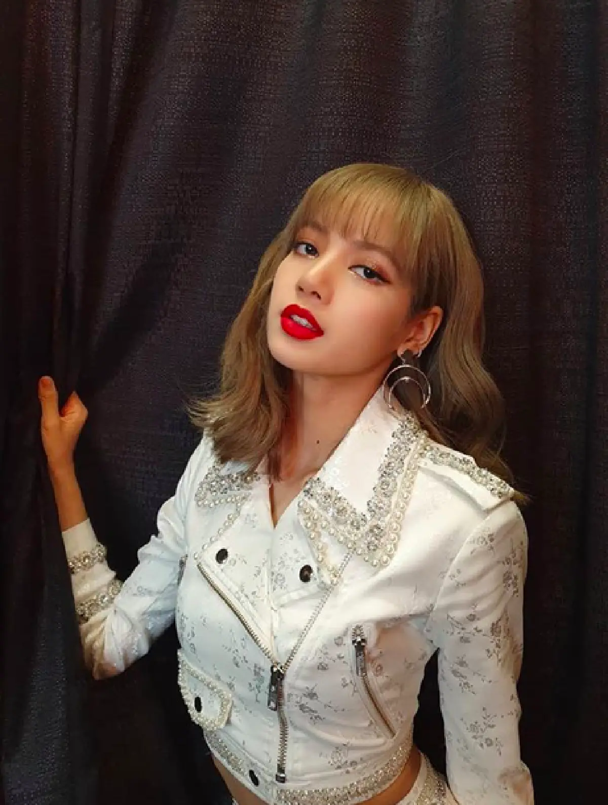 สไตล์ลิสต์ Blackpink ออกมาเผยเอง กับความลับหน้าม้าไม่แตกของ “ลิซ่า”