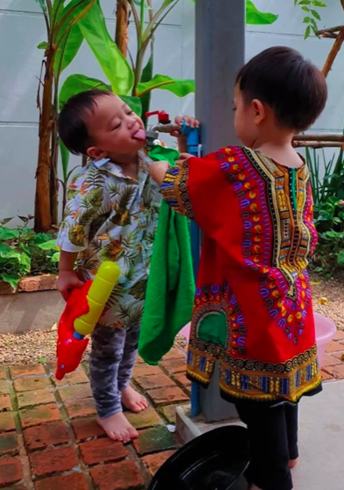 “สายฟ้า-พายุ” ทายาทหมื่นล้าน กินน้ำส่งตรงจากก๊อกบ้านคุณยาย