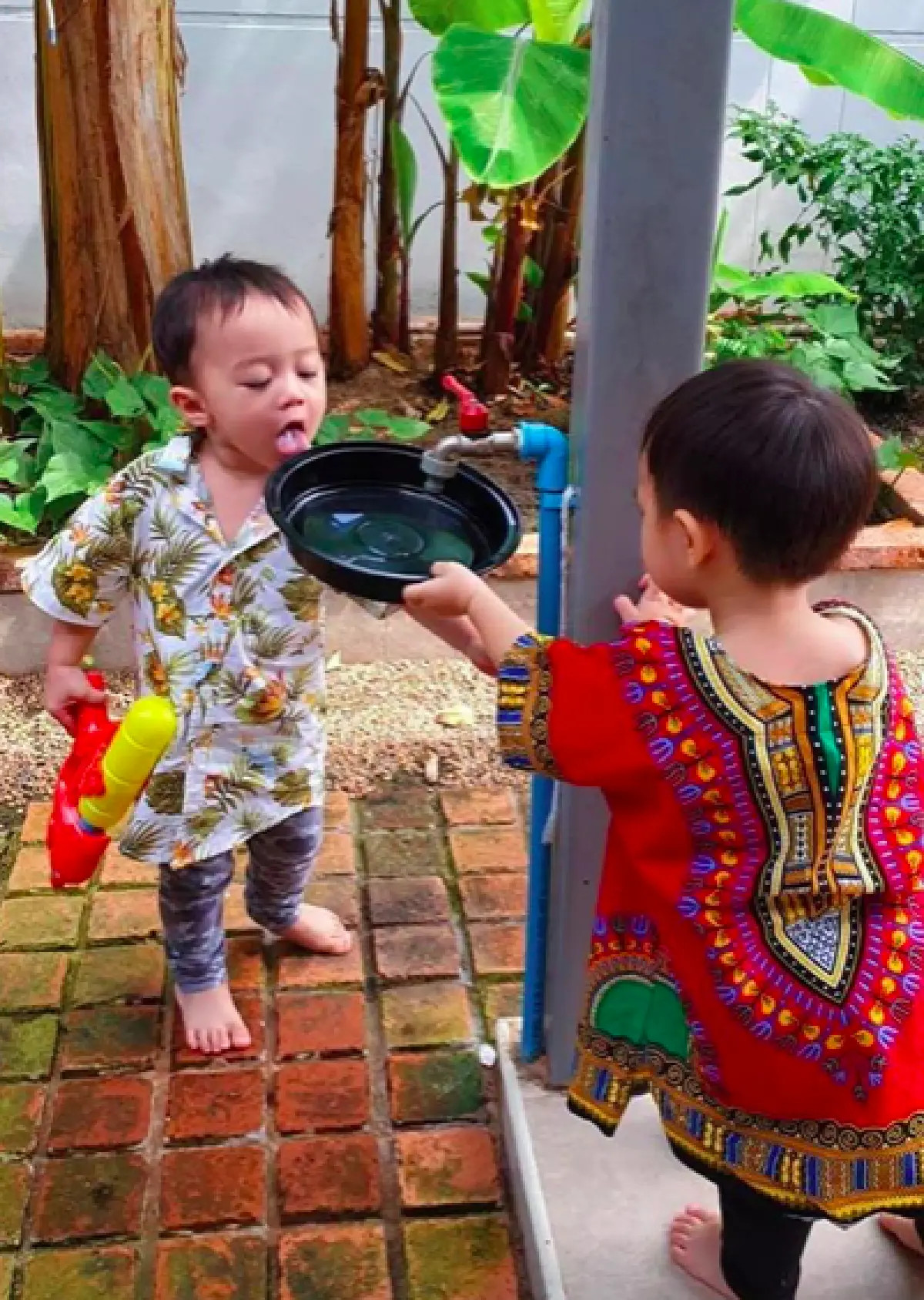 “สายฟ้า-พายุ” ทายาทหมื่นล้าน กินน้ำส่งตรงจากก๊อกบ้านคุณยาย