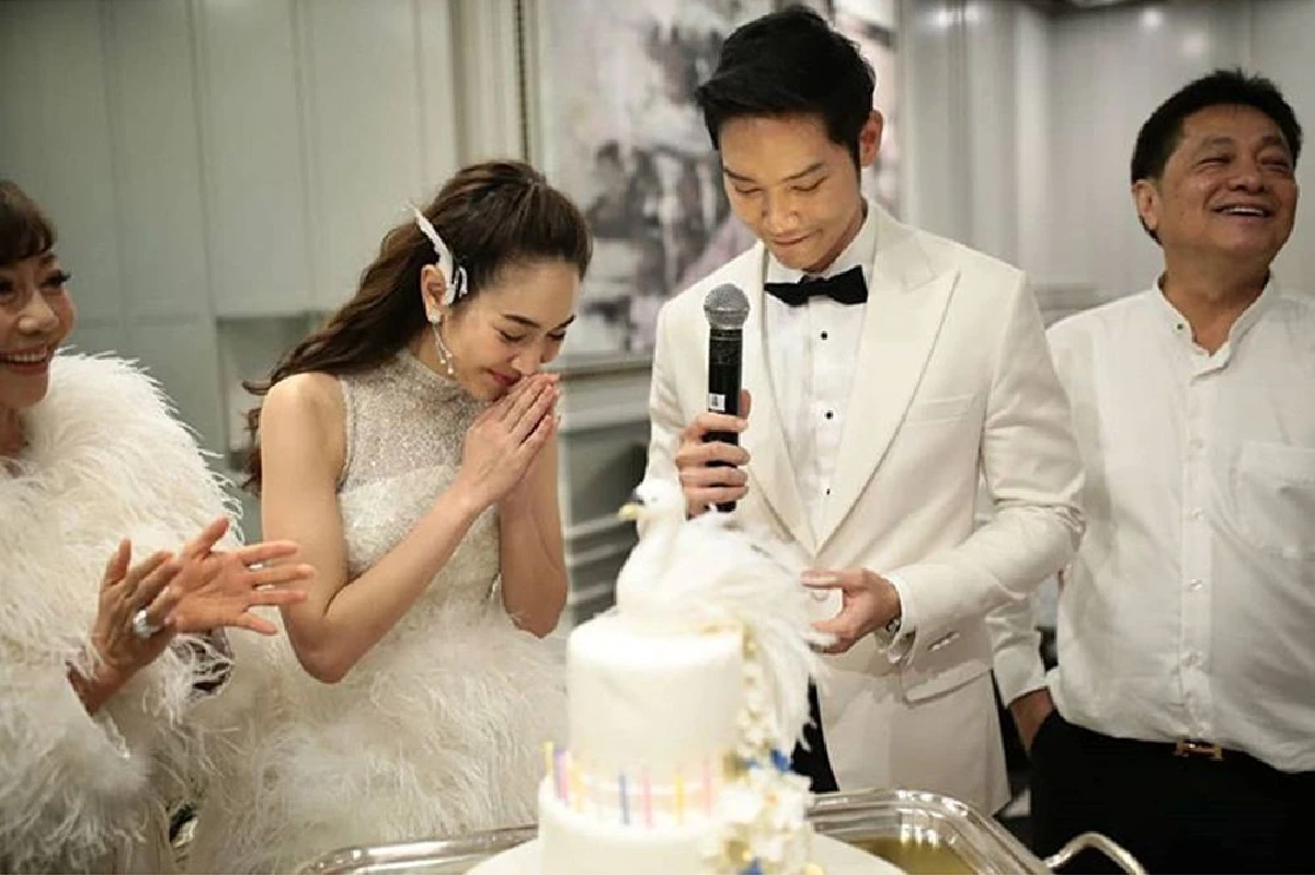 ออร่าเจ้าสาวจับ! มิน พีชญา ปาร์ตี้วันเกิด 30 ปี จัดเต็มความหวานคล้ายงานวิวาห์