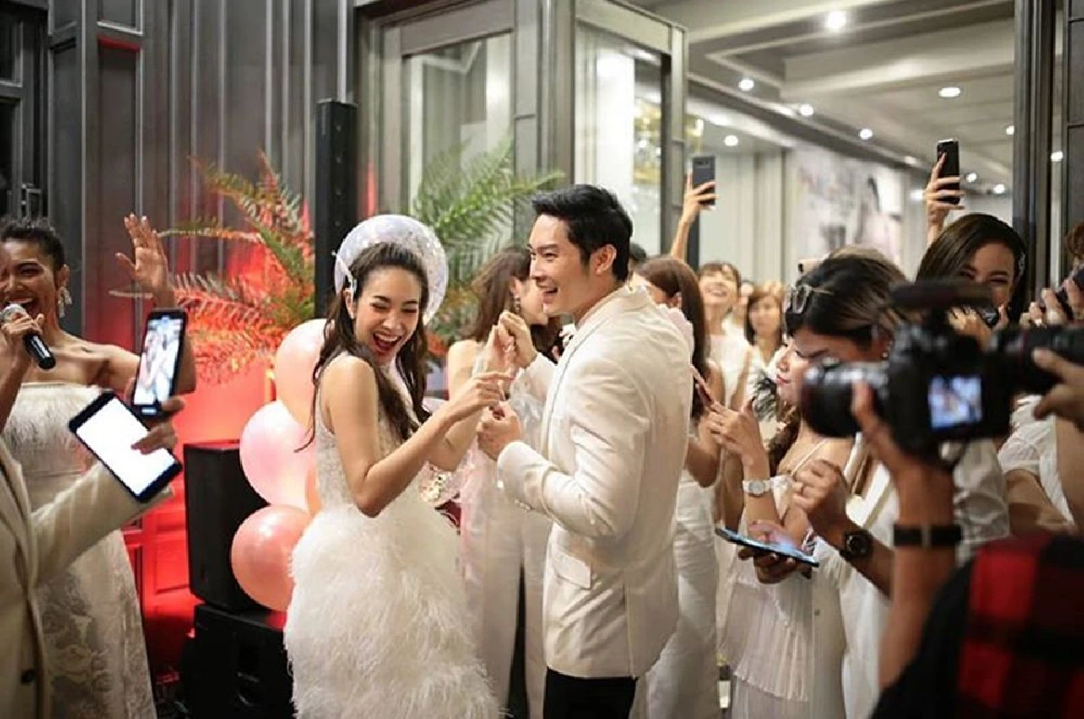 ออร่าเจ้าสาวจับ! มิน พีชญา ปาร์ตี้วันเกิด 30 ปี จัดเต็มความหวานคล้ายงานวิวาห์