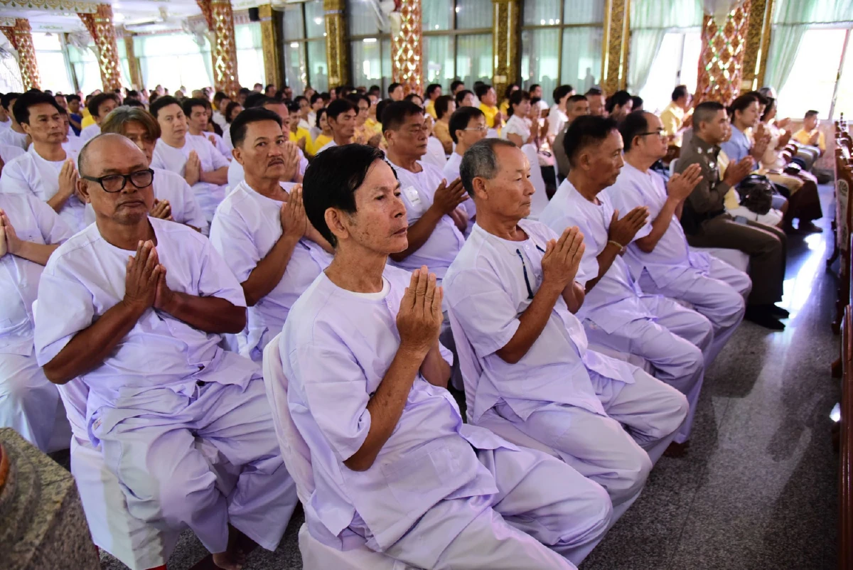 ปลัดกทม.ปลงผมนาคโครงการบรรพชาอุปสมบทเฉลิมพระเกียรติ
