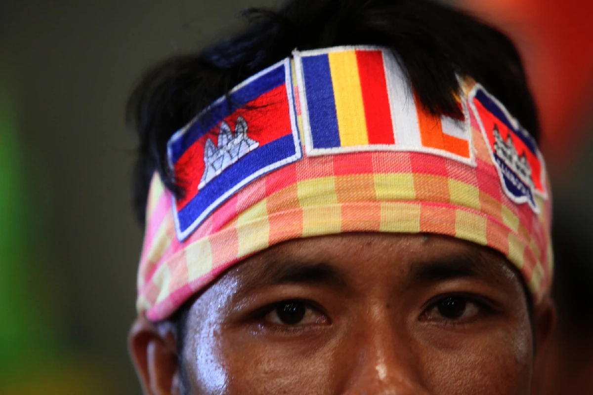 ผู้ใช้แรงงานวาดการ์ตูนล้อบิ๊กป้อมใส่นาฬิกาหรูล้นข้อมือ