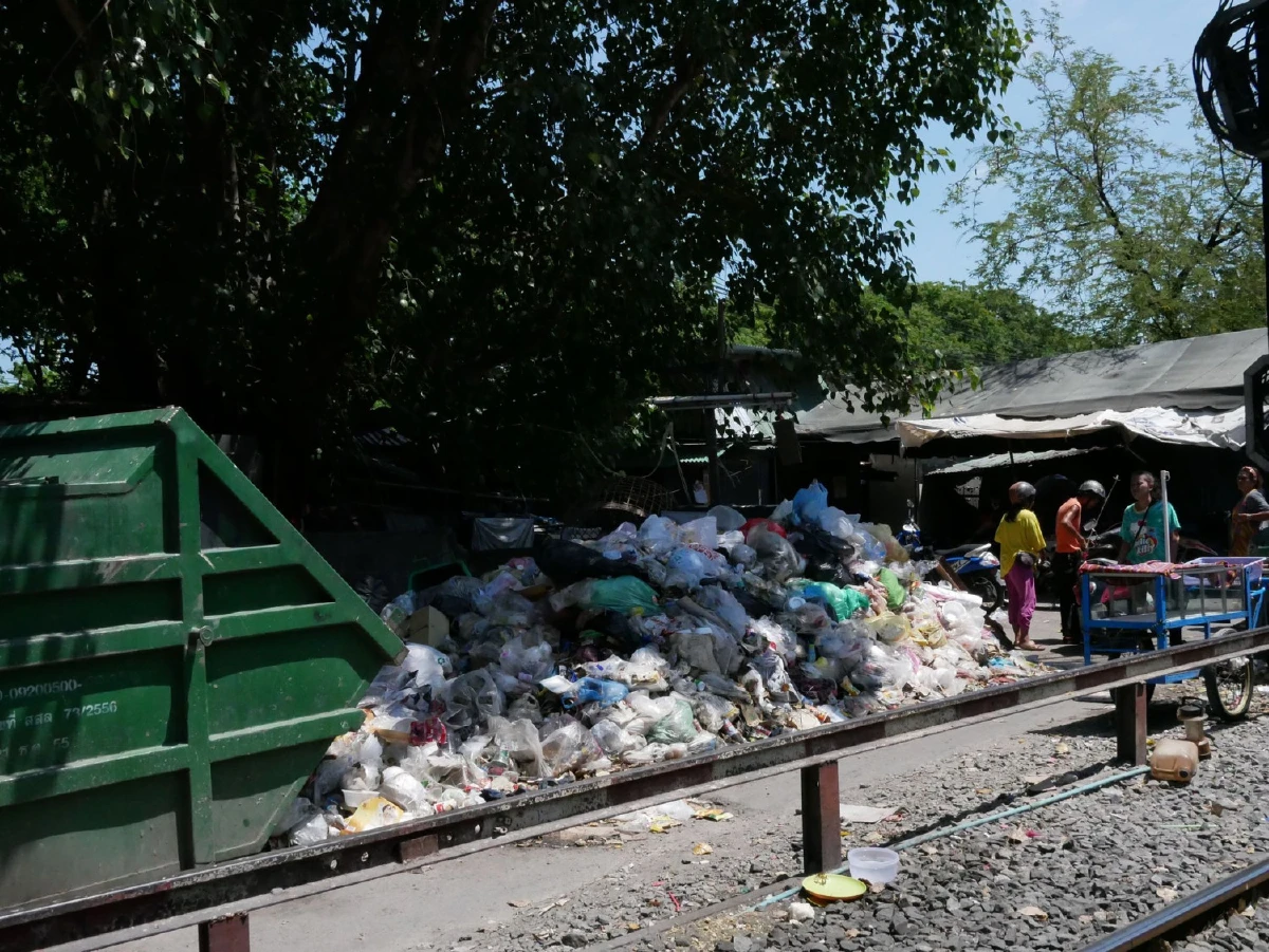 "ชุมชนโค้งรถไฟยมราช" พื้นที่ที่ "โอกาสยังมาไม่ถึง"