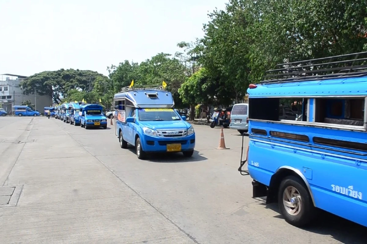 คนขับรถสองแถวปลื้มใจได้ร่วมทำดีวันพระราชพิธีบรมราชาภิเษก