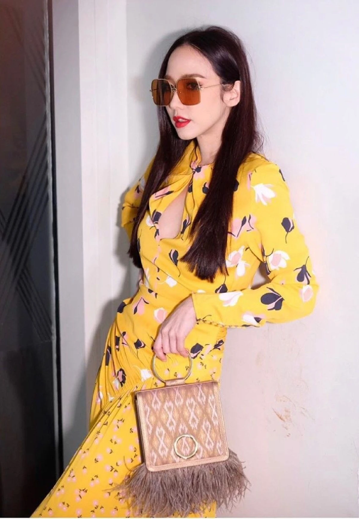 ส่องแฟชั่นชุดสีเหลืองของเหล่าซุปตาร์ สวยดูดีอย่างมีสไตล์