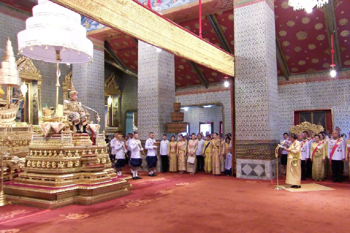 "ในหลวง"เสด็จออกมหาสมาคม สมเด็จพระเทพฯถวายพระพรชัยมงคล