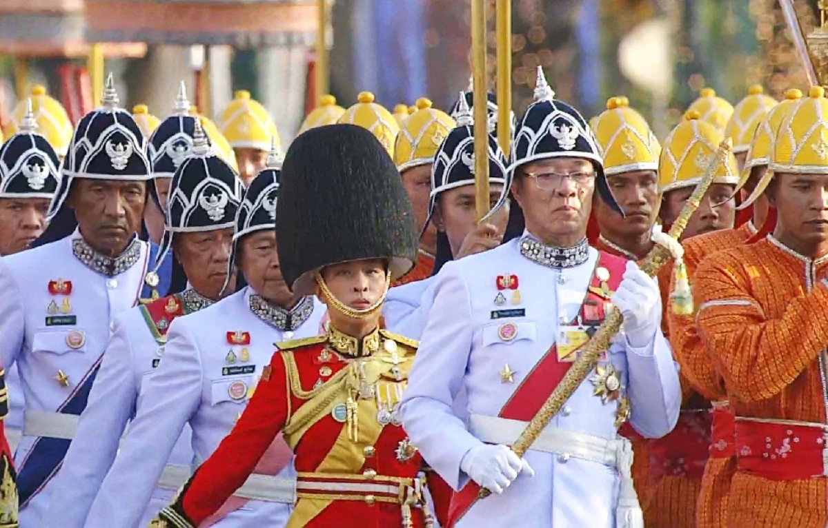 ปีติ "สมเด็จพระบรมราชินี-สมเด็จเจ้าฟ้าพัชรกิติยาภาฯ" ทรงร่วมริ้วขบวนเสด็จฯเลียบพระนคร