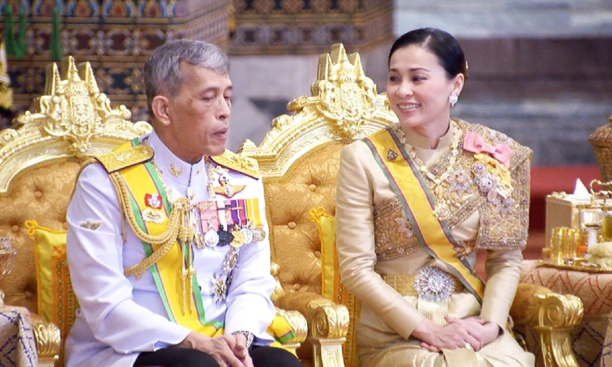ประมวลภาพ พระราชพิธีเฉลิมพระปรมาภิไธย พระนามาภิไธย และ สถาปนาพระฐานันดรศักดิ์