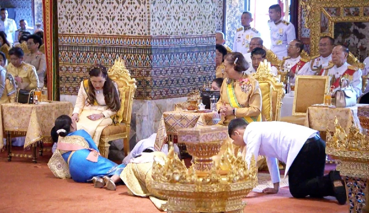 ประมวลภาพ พระราชพิธีเฉลิมพระปรมาภิไธย พระนามาภิไธย และ สถาปนาพระฐานันดรศักดิ์