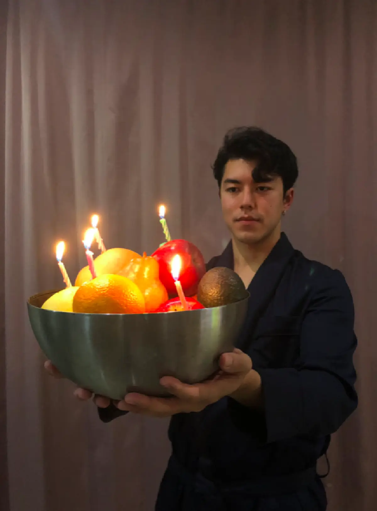 “แม่หมู” ลงมือทำเค้กผลไม้ให้ "นาย” วันเกิด! ด้านลูกชายนำพวงมาลัยมาไหว้-ล้างเท้าให้แม่