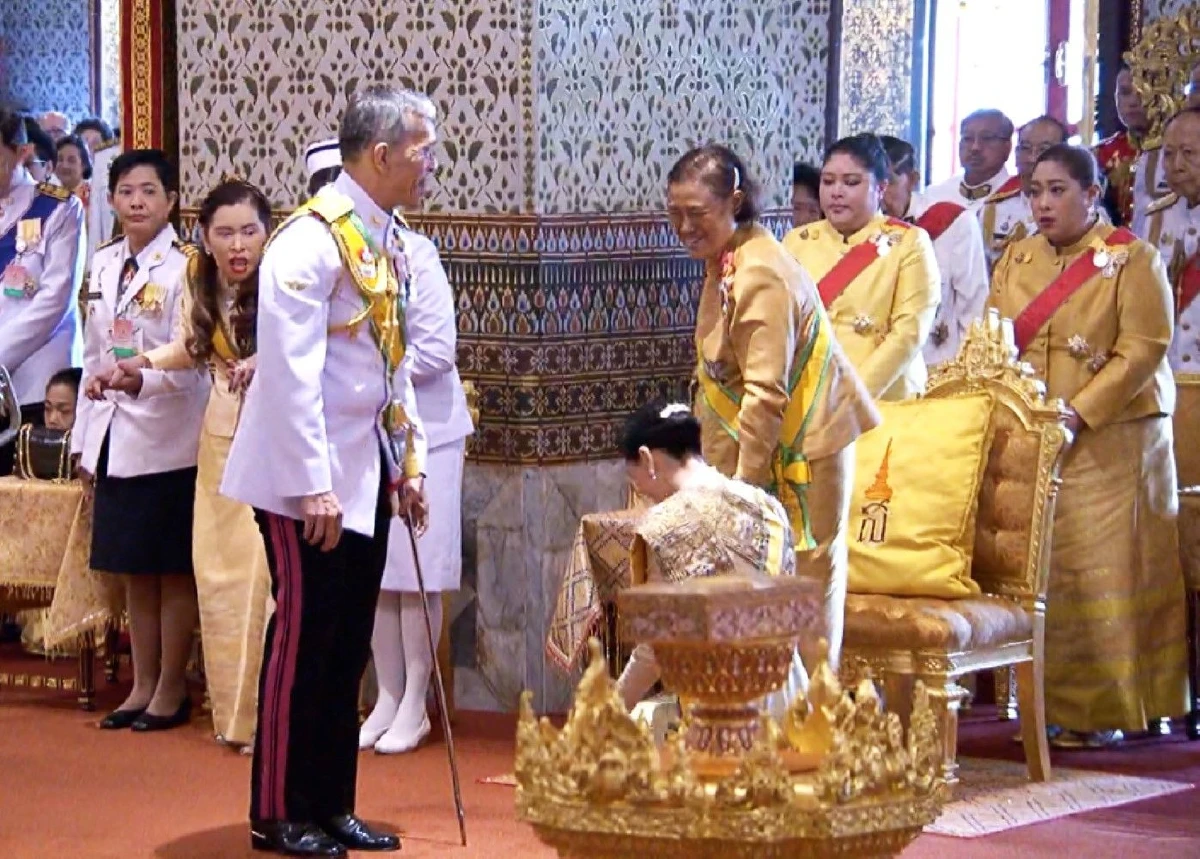 ประมวลภาพ พระราชพิธีเฉลิมพระปรมาภิไธย พระนามาภิไธย และ สถาปนาพระฐานันดรศักดิ์