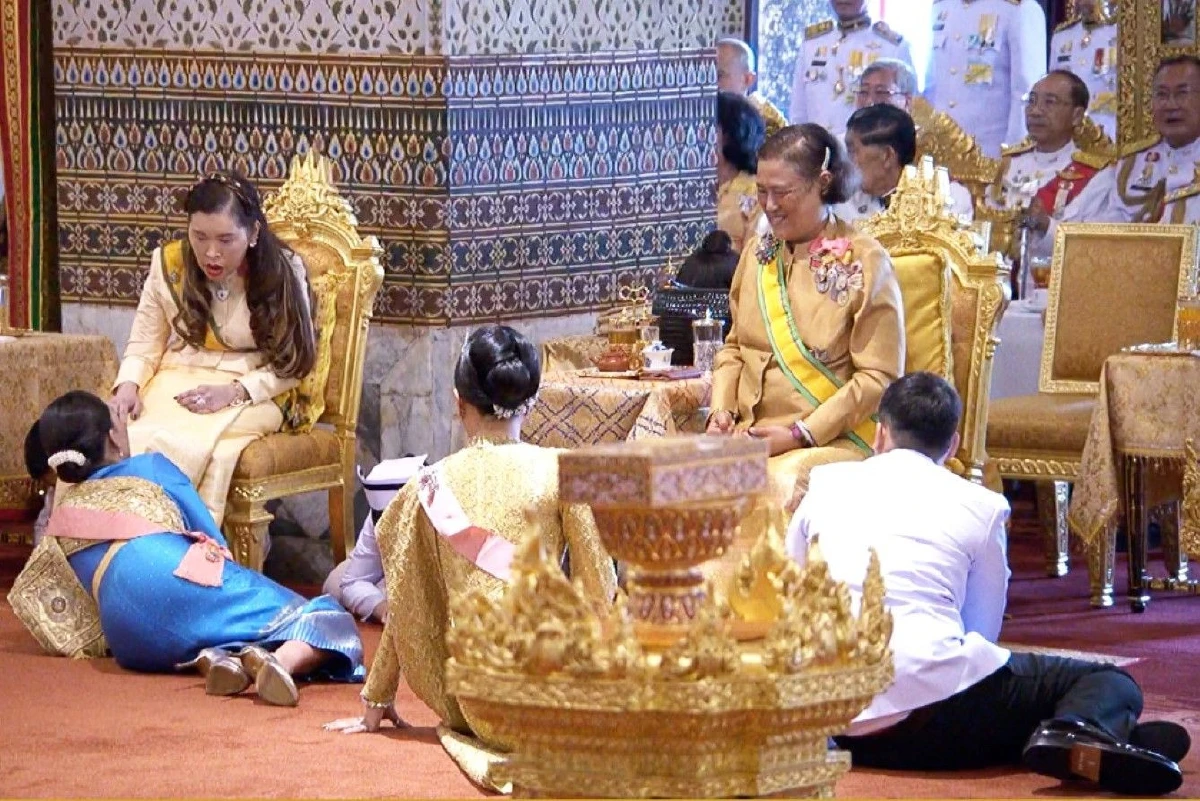 ประมวลภาพ พระราชพิธีเฉลิมพระปรมาภิไธย พระนามาภิไธย และ สถาปนาพระฐานันดรศักดิ์