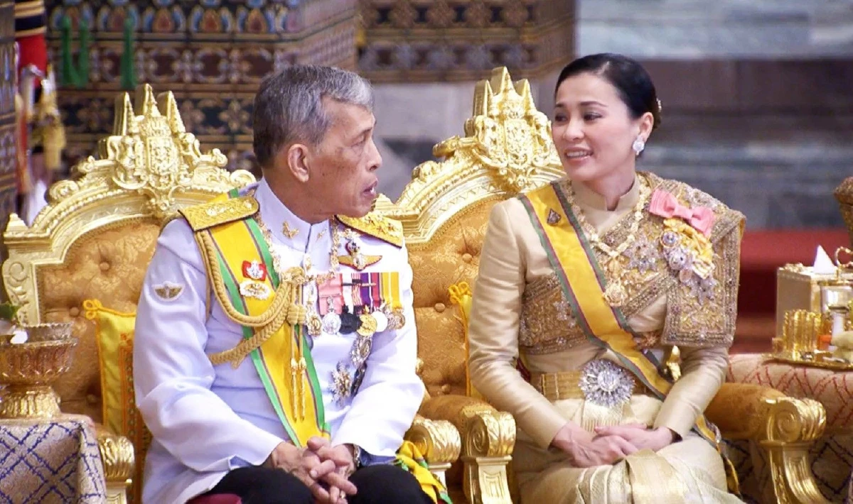 ประมวลภาพ พระราชพิธีเฉลิมพระปรมาภิไธย พระนามาภิไธย และ สถาปนาพระฐานันดรศักดิ์