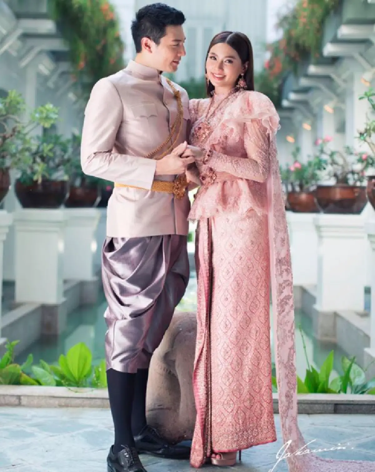 “โดม-เมทัล” เผยภาพพรีเวดดิ้งในชุดไทยเบาๆ ออร่าเจ้าบ่าว-เจ้าสาวมาแรงมาก