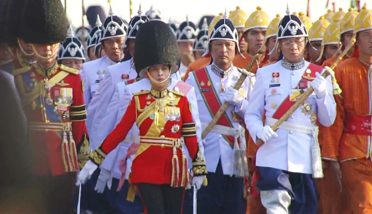 ปีติ "สมเด็จพระบรมราชินี-สมเด็จเจ้าฟ้าพัชรกิติยาภาฯ" ทรงร่วมริ้วขบวนเสด็จฯเลียบพระนคร