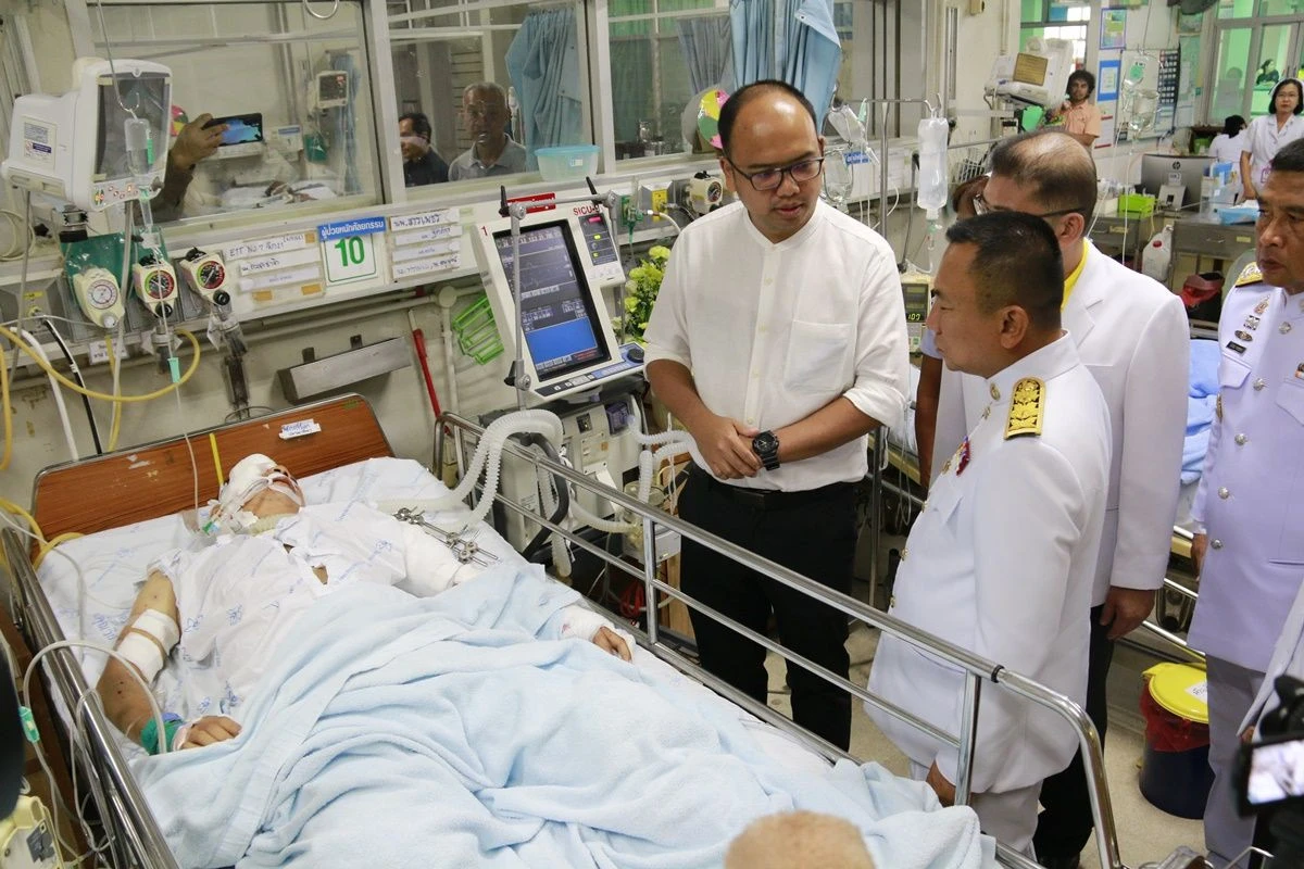 ในหลวงพระราชทานของเยี่ยม 5 ตชด.ถูกคนร้ายลอบวางระเบิดได้รับบาดเจ็บสาหัส