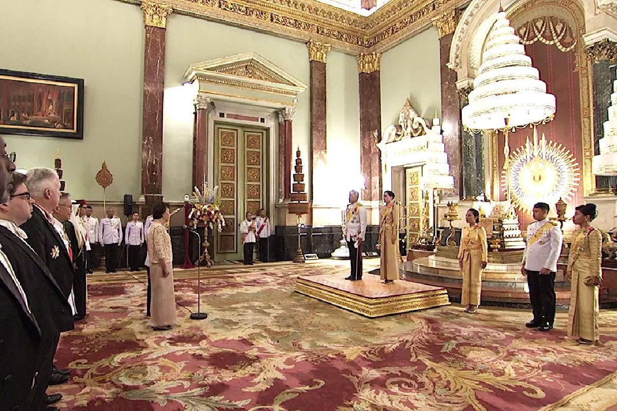 "ในหลวง"ทรงมีพระราชดำรัสต่อคณะทูต ทรงย้ำส่งเสริมสัมพันธไมตรี "ในหลวง"ทรงมีพระราชดำรัสต่อคณะทูต ทรงย้ำส่งเสริมสัมพันธไมตรี