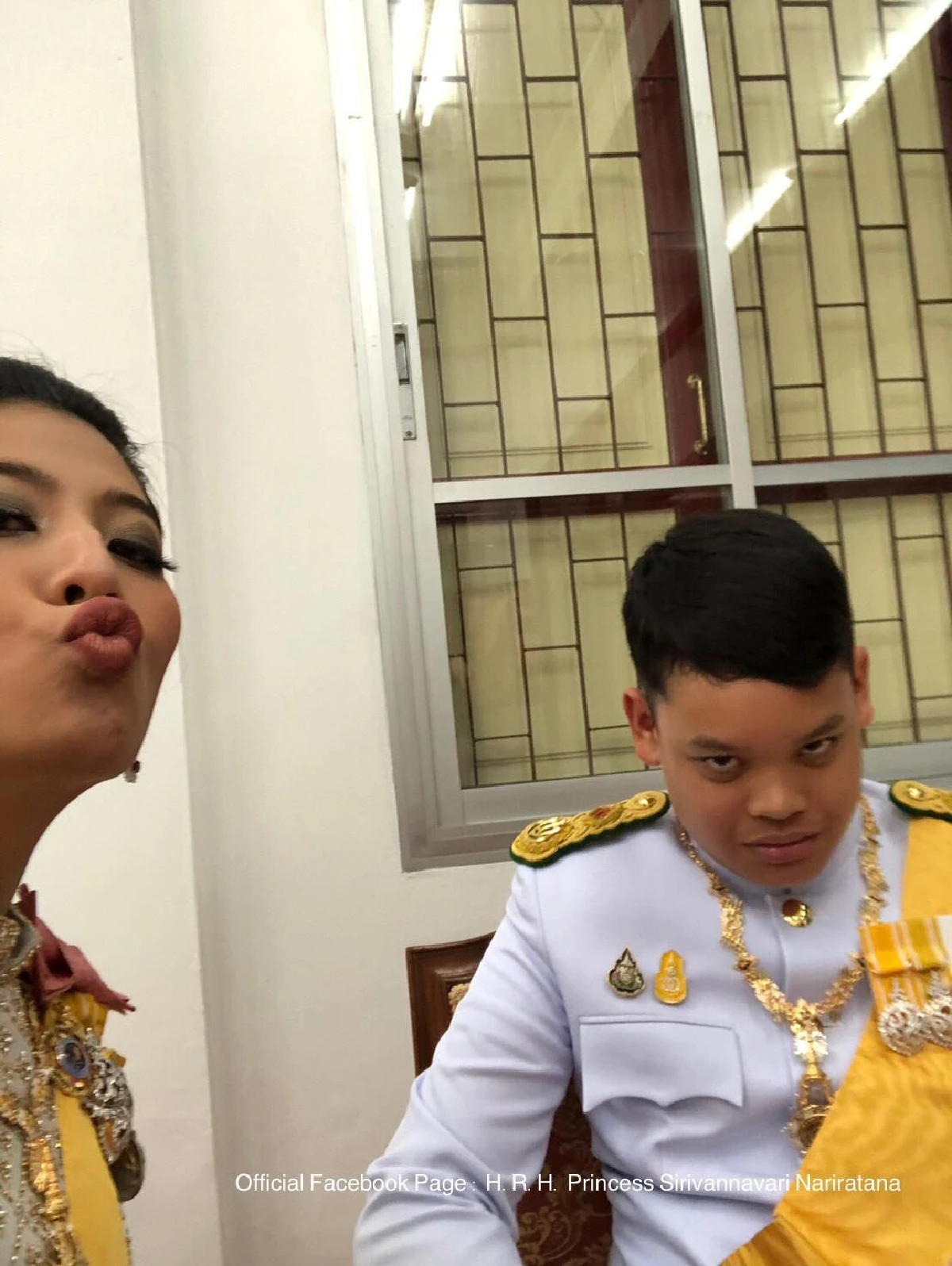 เจ้าฟ้าสิริวัณณวรีฯ ทรงฉายพระรูป เจ้าฟ้าทีปังกรรัศมีโชติฯ
