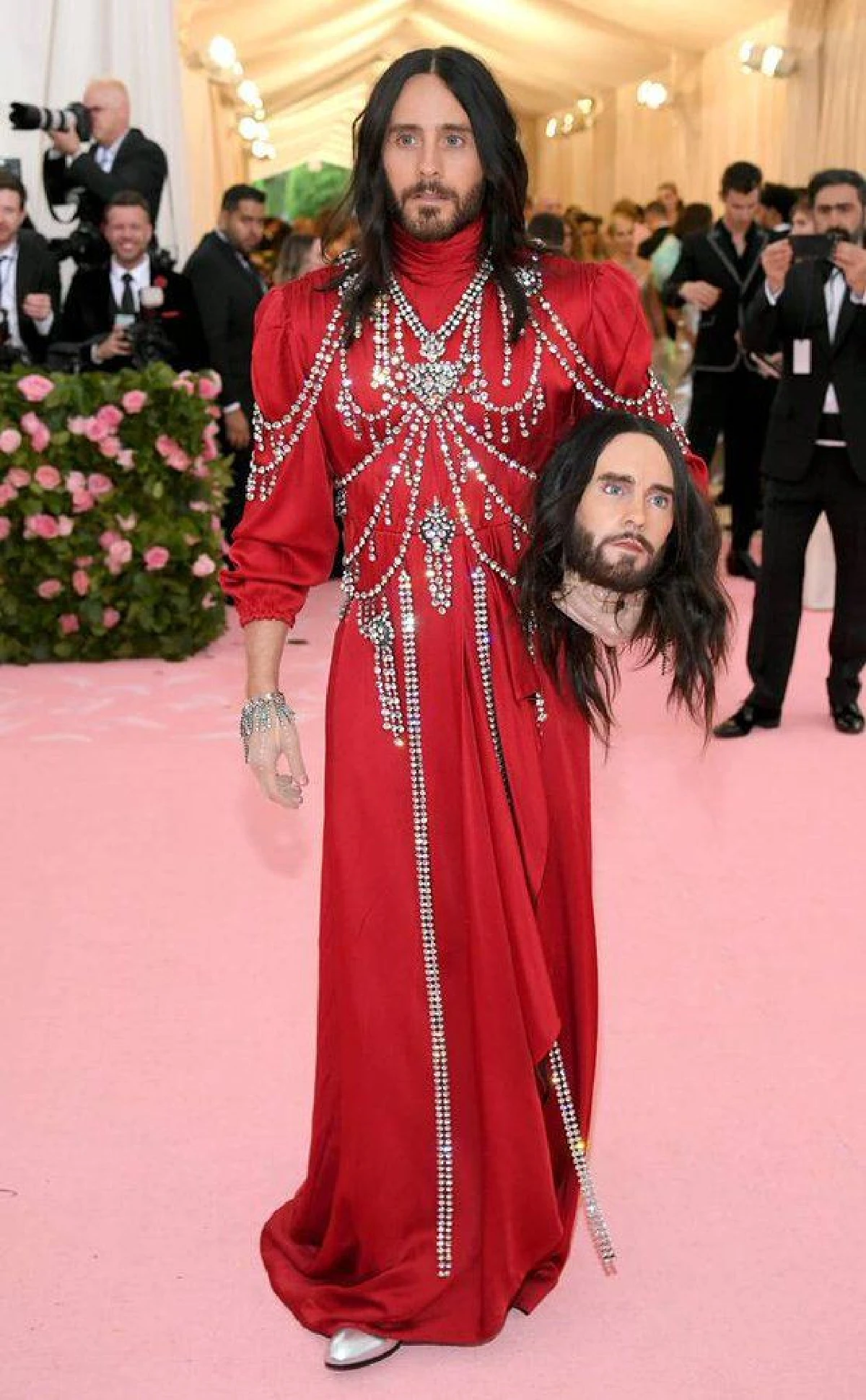 ที่สุดของฝ่ายชายโดดเด่นสะกดทุกสายตาบนพรมแดง #METGALA