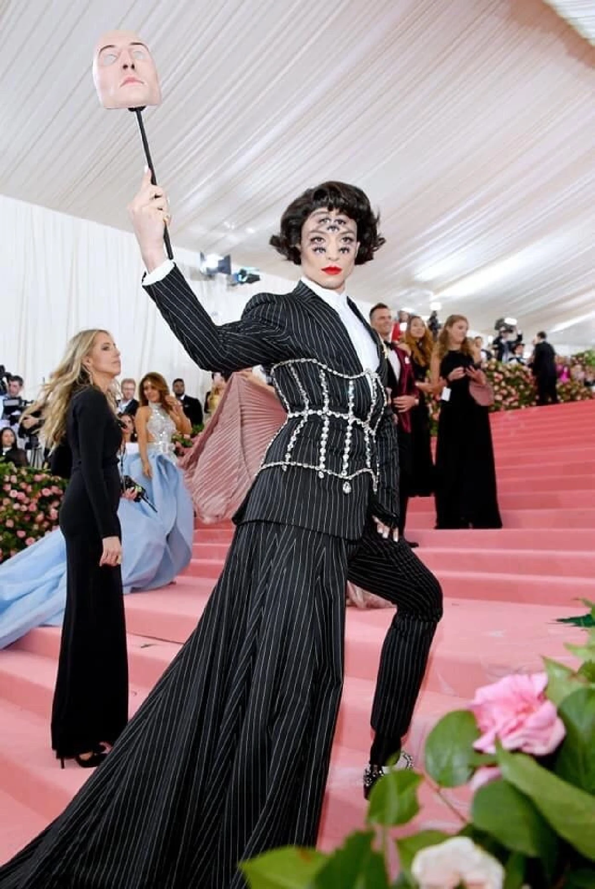 ที่สุดของฝ่ายชายโดดเด่นสะกดทุกสายตาบนพรมแดง #METGALA