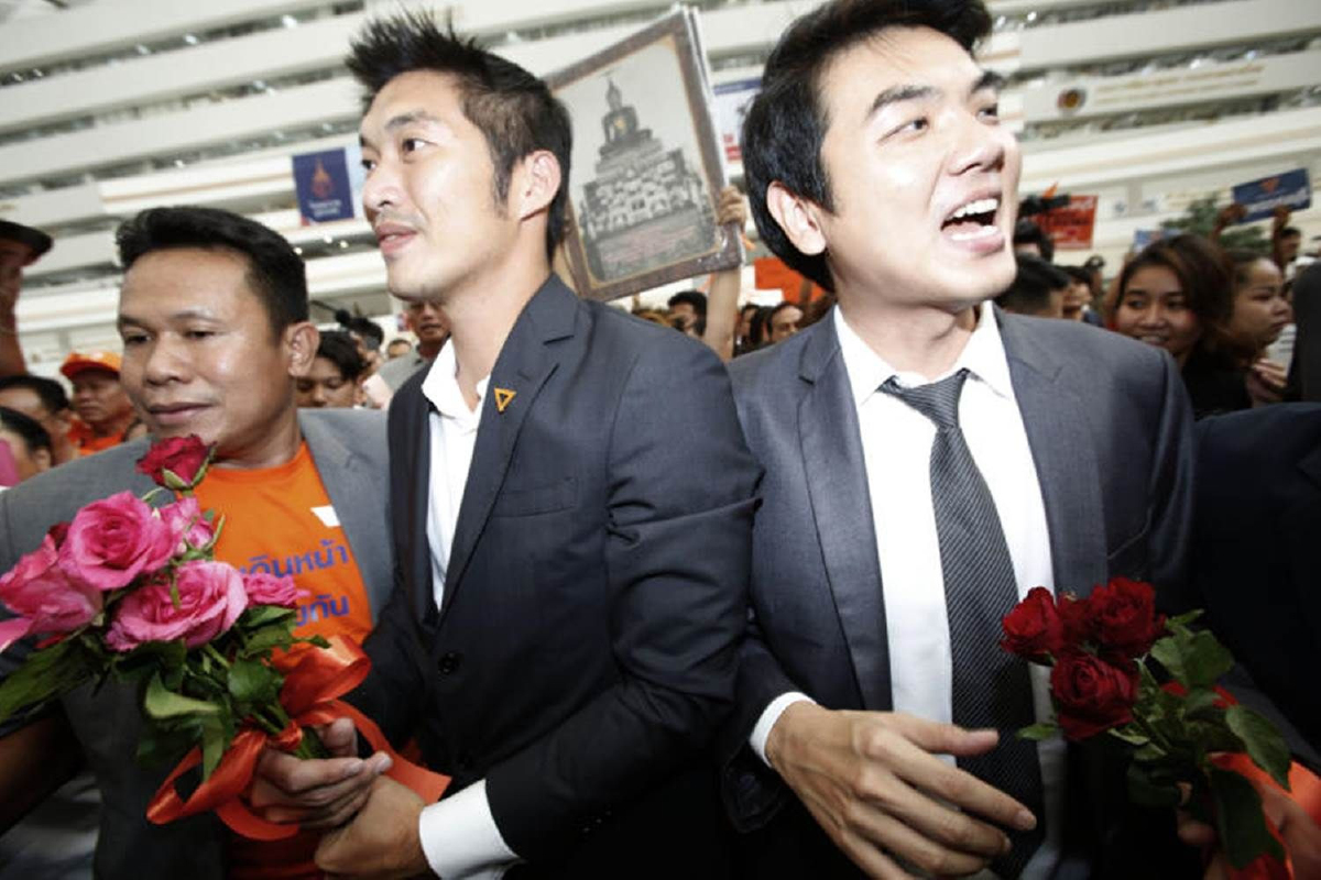 เลขาส้มหวานแถลงเฮือกสุดท้ายสั่งกกต.ต้องปล่อย"ธนาธร"เข้าสภา เลขาส้มหวานแถลงเฮือกสุดท้ายสั่งกกต.ต้องปล่อย"ธนาธร"เข้าสภา