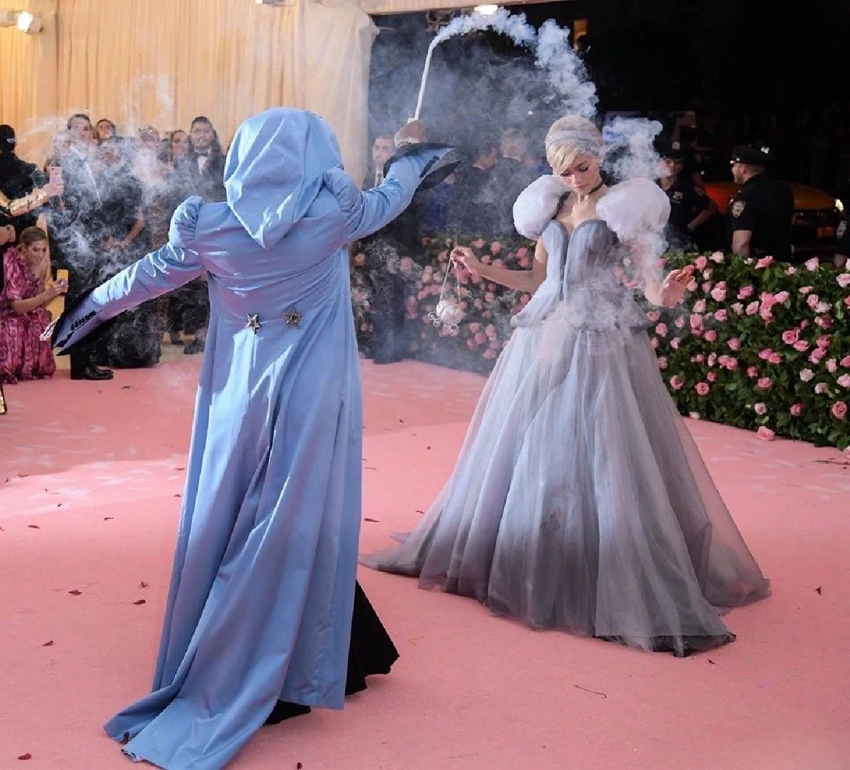 เซนดาย่า สวยปังในลุคซินเดอเรลล่าร่ายมนต์กลางพรมแดง #METGALA