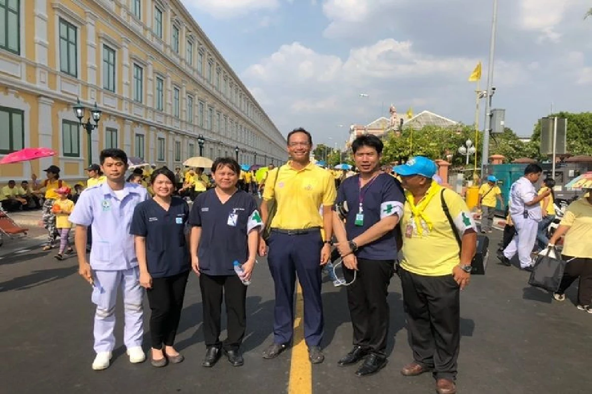 “กรณ์” ปลาบปลื้มพาครอบครัวเฝ้าฯในหลวงเสด็จออกสีหบัญชร