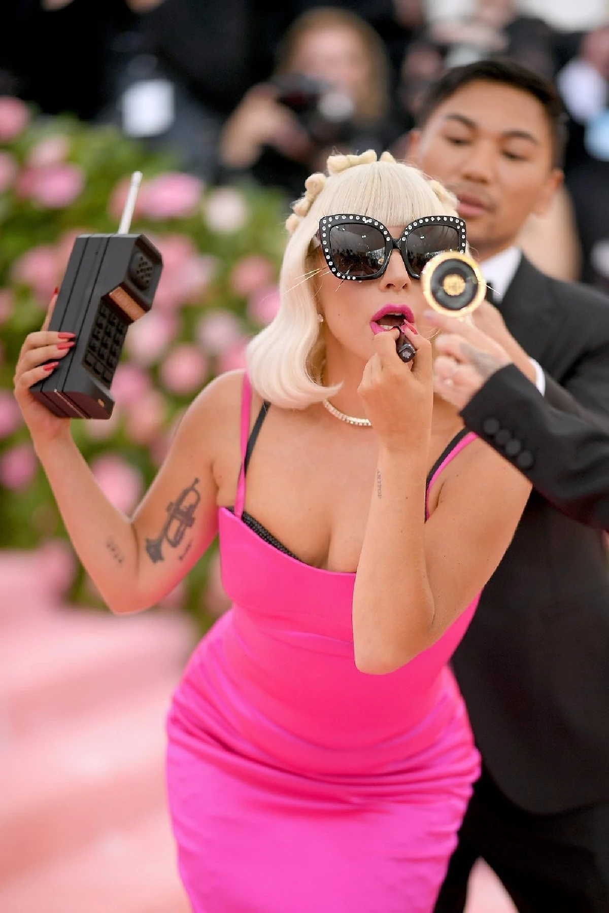แม่มาเต็ม! LADY GAGA เปลี่ยน 4 ชุดบนพรมแดงงาน MET GALA 2019