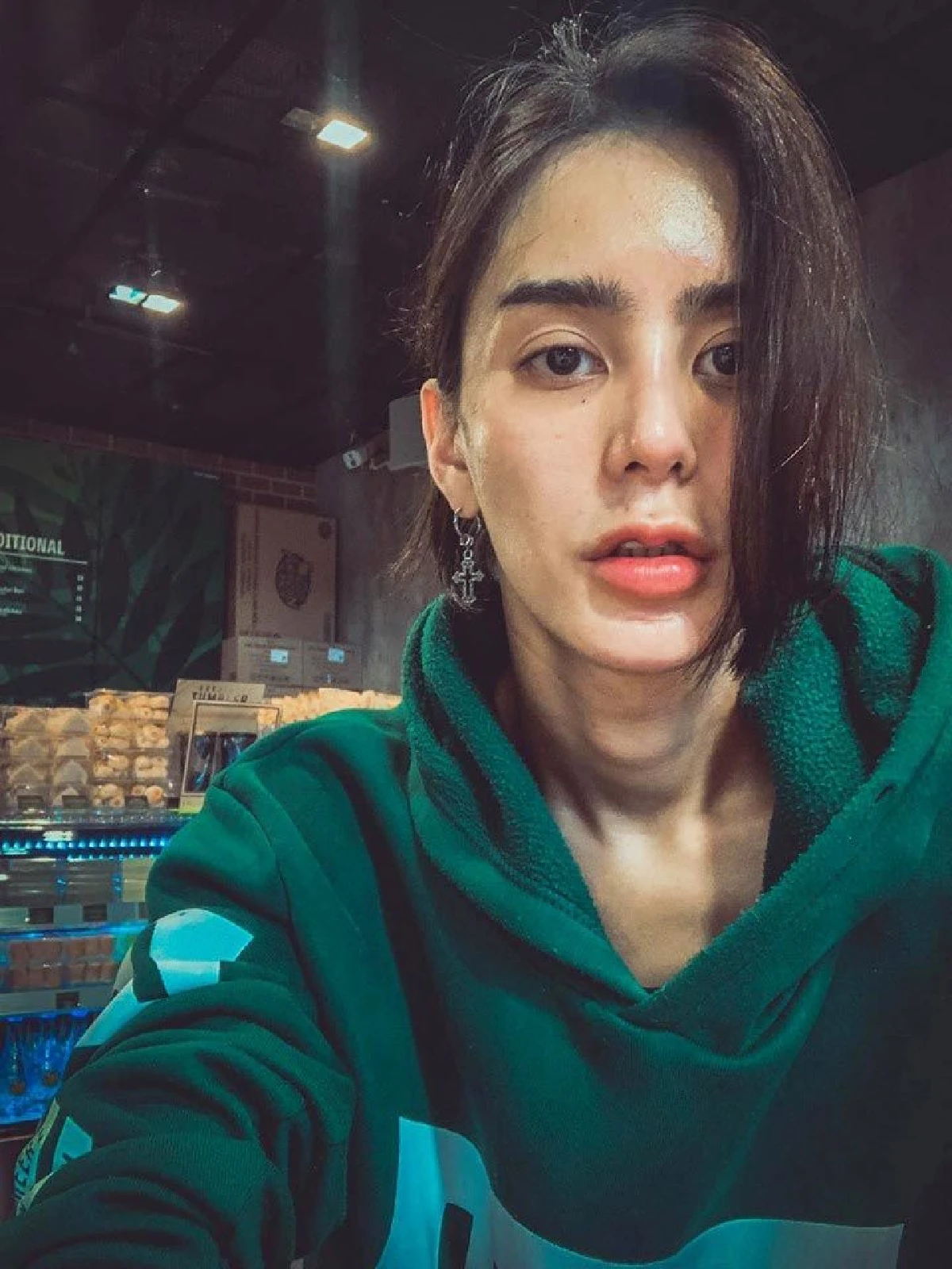 อาร์ม ตรีทิพย์นิภา รองมิสทิฟฟานี่ ผ่าตัดเอาหน้าอกออกขอเป็น unisex