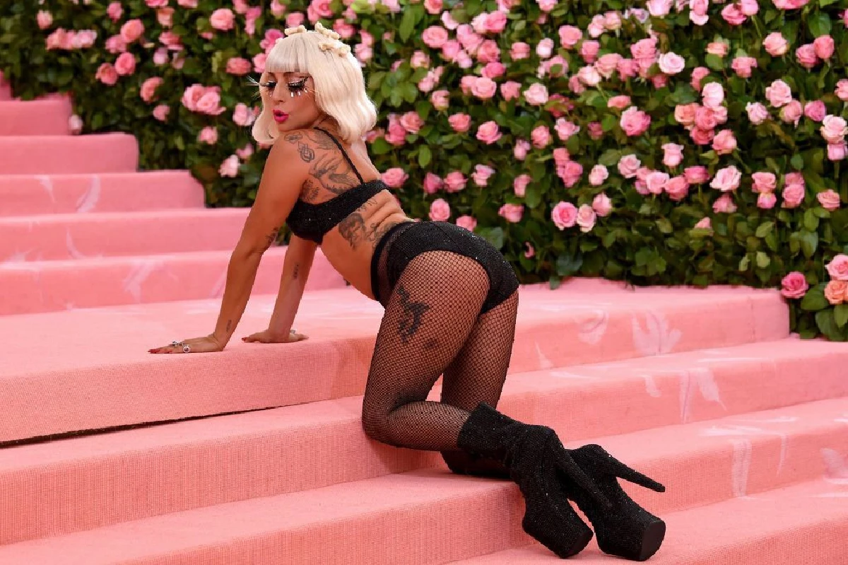 แม่มาเต็ม! LADY GAGA เปลี่ยน 4 ชุดบนพรมแดงงาน MET GALA 2019