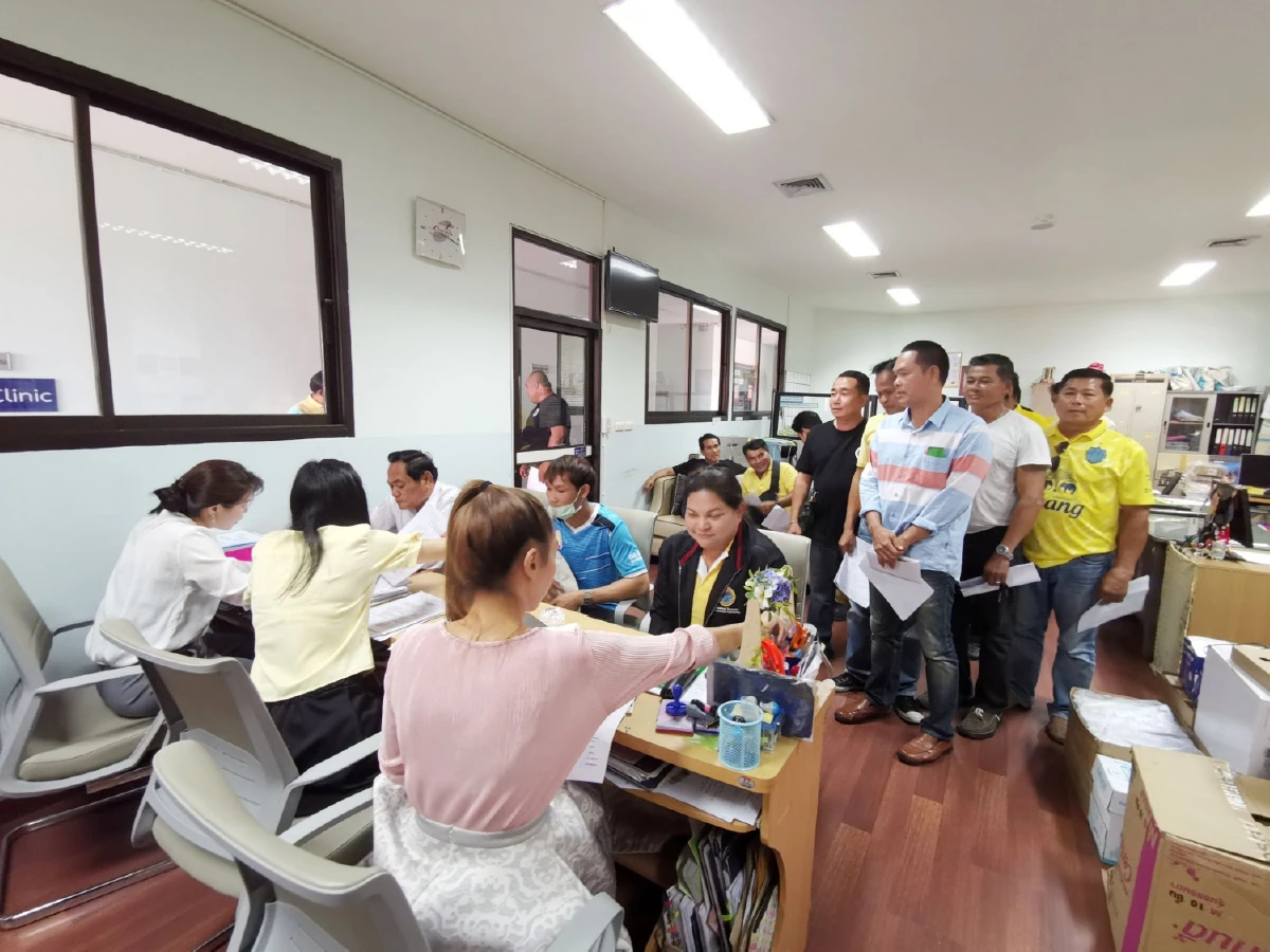 แห่ยื่นจดทะเบียนครอบครองกัญชาเพื่อการรักษาโรค