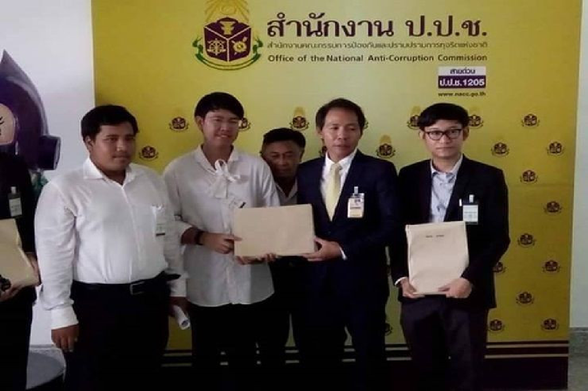 "จ่านิว"ยื่นคำร้อง ป.ป.ช. ถอด "กกต." "จ่านิว"ยื่นคำร้อง ป.ป.ช. ถอด "กกต."