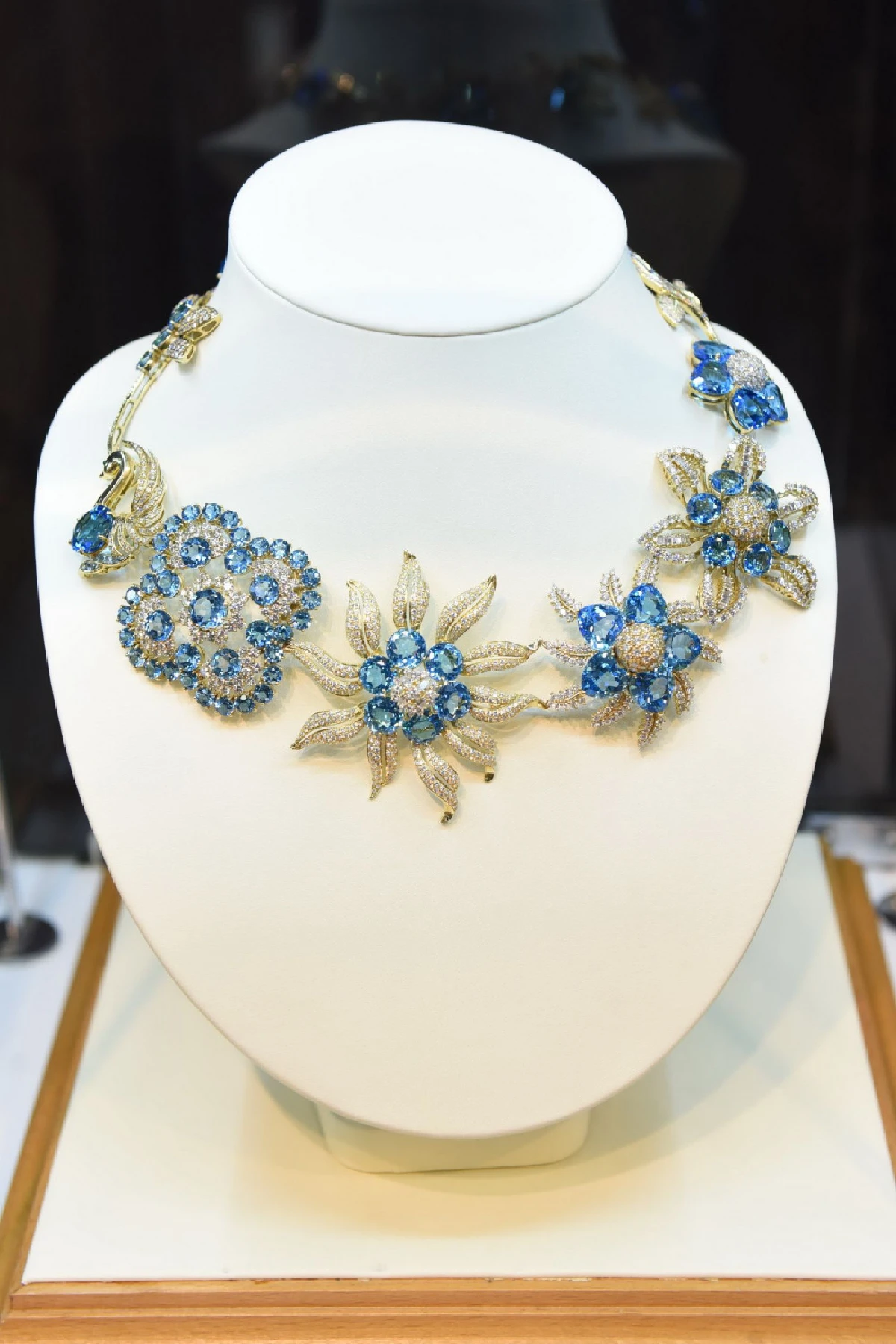 “บิวตี้ เจมส์” เผยโฉมคอลเลกชั่นพิเศษ “วิกตอเรียน เอไอ”