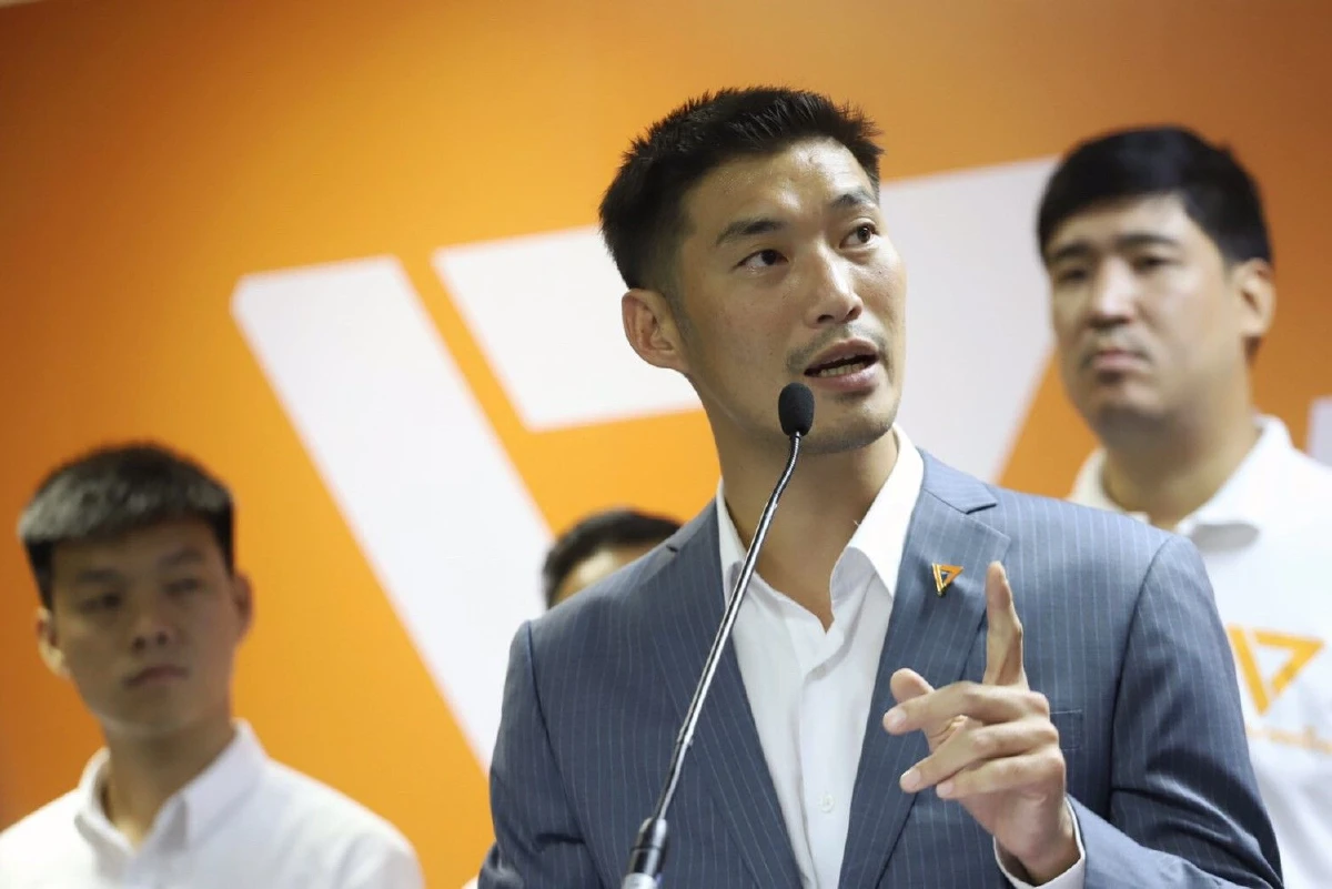 "ธนาธร"พร้อมเจรจาทุกพรรคไม่หนุนคสช.สืบทอดอำนาจ