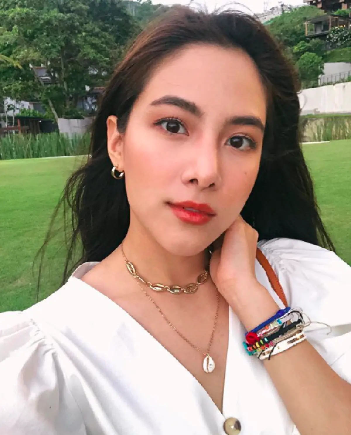 “เบลล่า” นำทีม "แก๊งลูกเจี๊ยบ” เที่ยวทะเลภูเก็ต อวดผิวขาวออร่าท้าแสงกันใหญ่